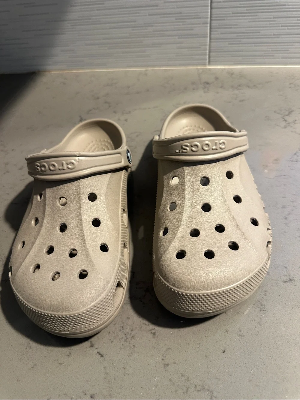 CROCS pivoting cushioned